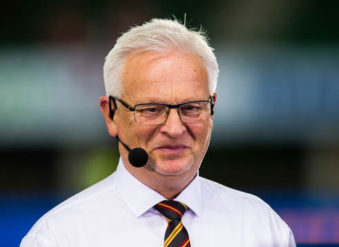 s studio innan fotbollsmatchen i EM-kvalet mellan