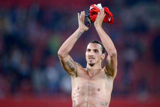 Sveriges Zlatan Ibrahimovic tackar publiken