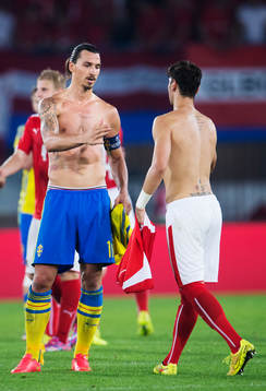 Sveriges Zlatan Ibrahimovic och Österrikes Aleksandar