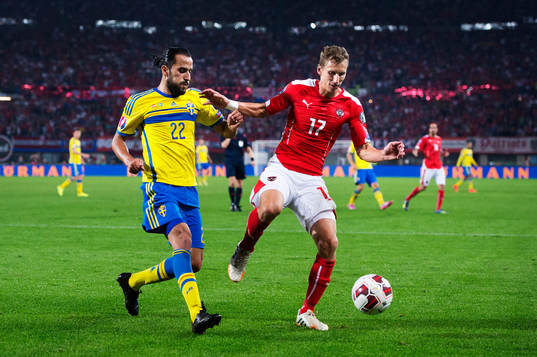 Sveriges Erkan Zengin och Österrikes Florian Klein