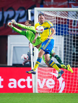 Sveriges målvakt Andreas Isaksson och Andreas Granqvist