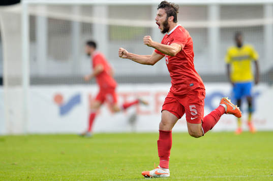Turkiets Hakan Cinemre jublar