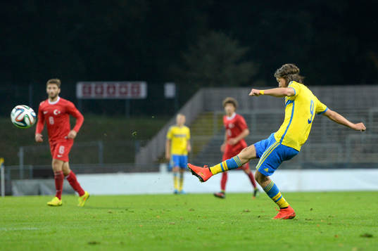 Sveriges Kristoffer Olsson gör 2-1