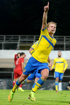Sveriges Oscar Hiljemark jublar