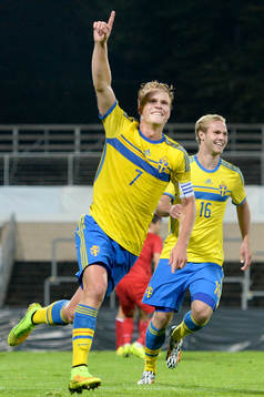Sveriges Oscar Hiljemark jublar med Gustav Engvall