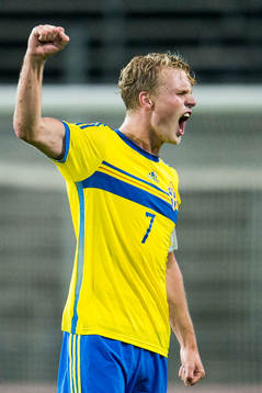Sveriges Oscar Hiljemark jublar