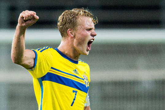 Sveriges Oscar Hiljemark jublar
