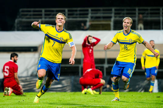 Sveriges Oscar Hiljemark jublar