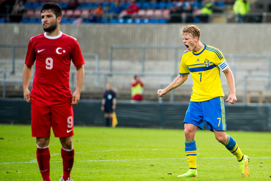 Sveriges Oscar Hiljemark jublar