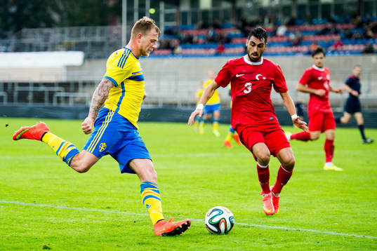 Sveriges John Guidetti och Turkiets Ugur Ciftci
