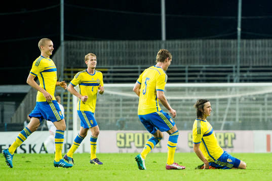 Sveriges Kristoffer Olsson (th) jublar