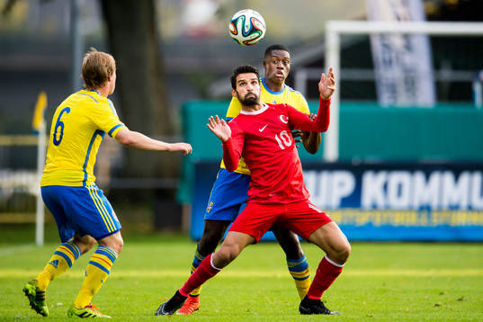 Turkiets Muhammet Demir och Sveriges Isak Ssewankambo