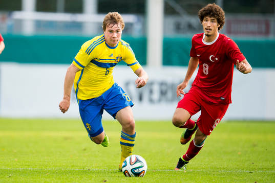 Sveriges Simon Tibbling och Turkiets Salih Ucan