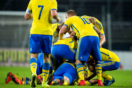 Sveriges spelare jublar