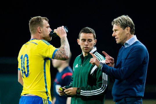 Sveriges John Guidetti och förbundskapten Håkan Ericson