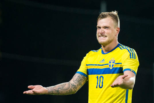 Sveriges John Guidetti taggar publiken
