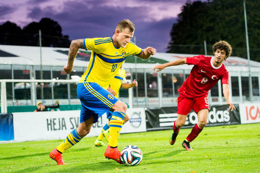 Sveriges John Guidetti och Turkiets Salih Ucan