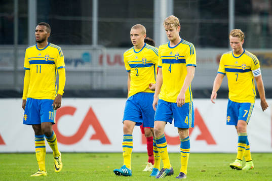 Sveriges Isaac Kiese Thelin (tv) Sebastian Holmén (m)