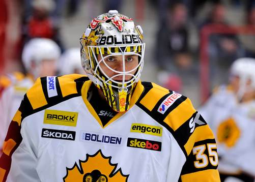 Skellefteås målvakt Markus Svensson på uppvärmningen