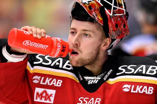 Luleås målvakt Joel Lassinantti på uppvärmningen