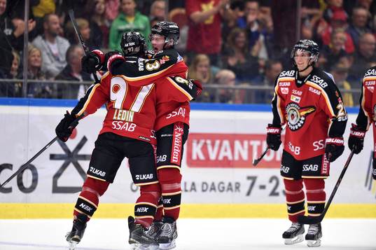 Luleås Per Ledin jublar tillsammas med Lucas Wallmark