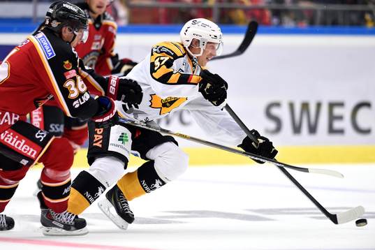 Skellefteås John Norman jagas av Luleås Niklas Fogström