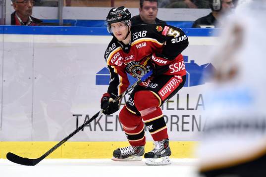 Luleås Marcus Fagerudd med pucken