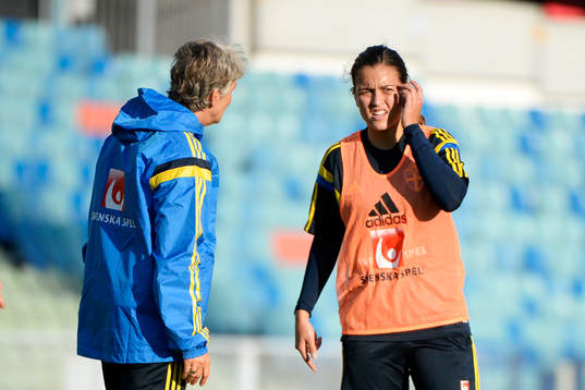 förbundskapten Pia Sundhage och Marija Banusic