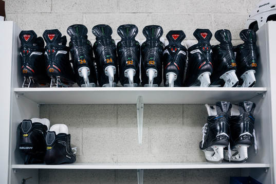 Skridskor innan ishockeymatchen i SHL mellan Växjö och