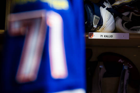 Växjös Tomi Kallios matchtröja i omklädningsrummet