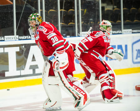 Modos målvakt Linus Ullmark och målvakt Adam Reideborn