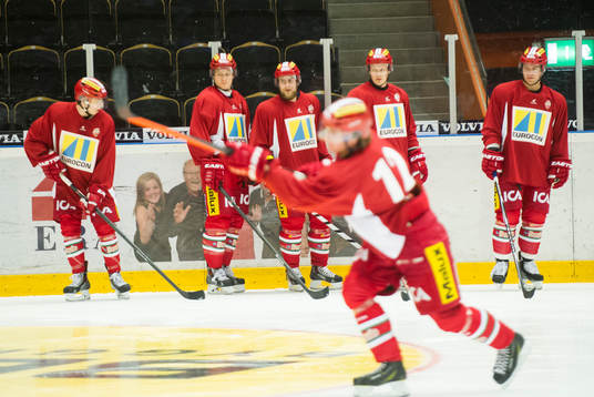 Modo värmer upp före Hockeymatchen i SHL mellan Modo och