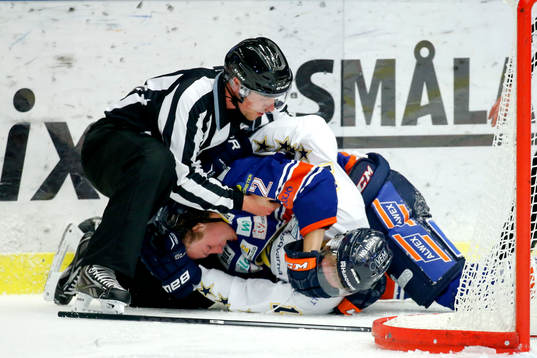 s Emil Johansson och Växjös Gustav Rydahl i bråk