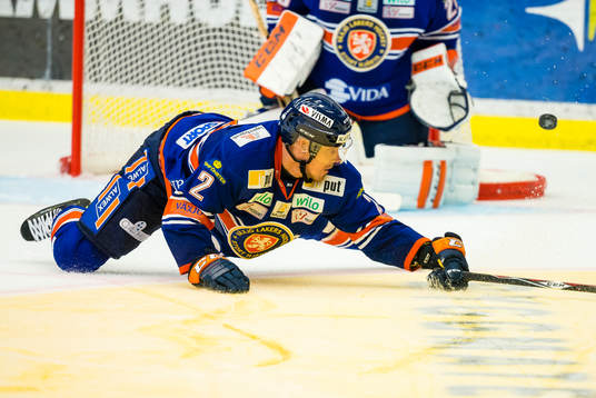 Växjös Teemu Laakso täcker skott