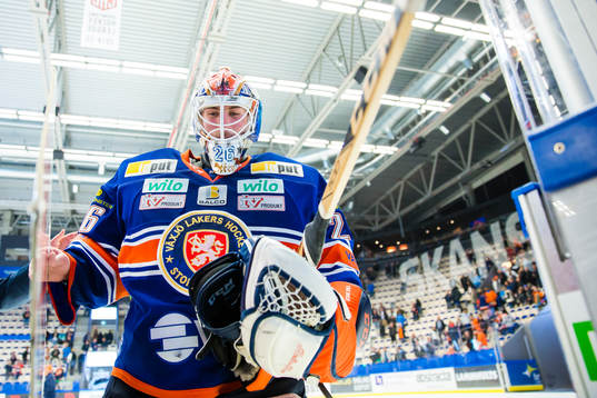 Växjös målvakt Stefan Steen blir firad