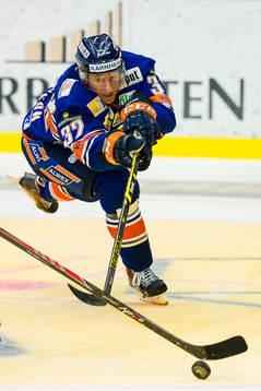 Växjös Nick Johnson sträcker sig