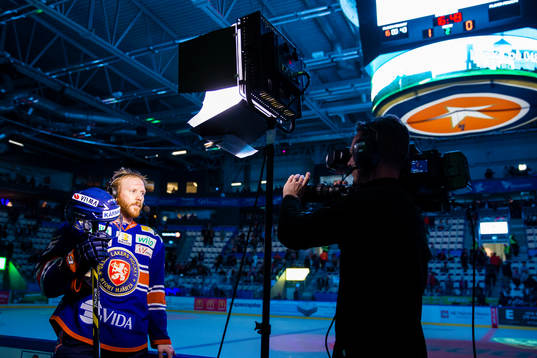 Växjös Liam Reddox blir intervjuad av Cmore