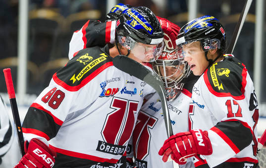 Örebros Viktor Ekbom, målvakt Julius Hudacek och Daniel