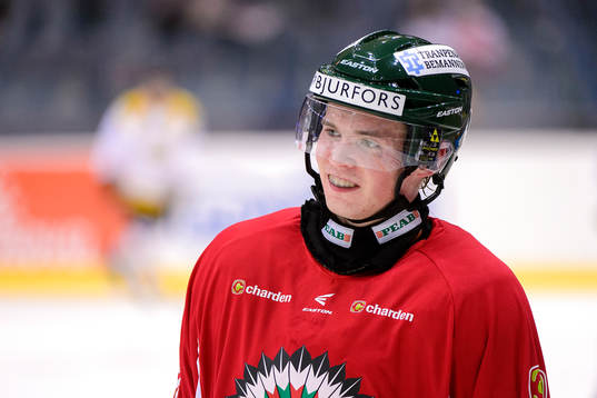 Frölundas Artturi Lehkonen värmer upp innan hockeymatchen