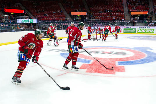 Frölunda värmer upp innan hockeymatchen i SHL mellan