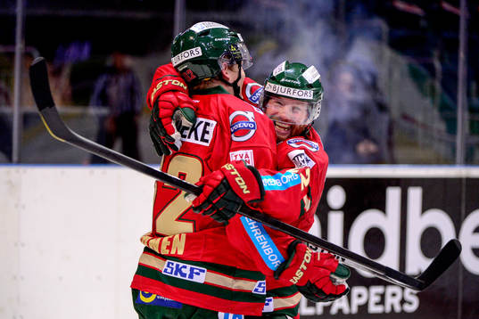 Frölundas Artturi Lehkonen och Robin Figren jublar