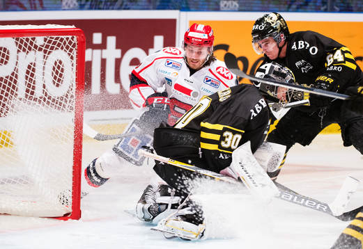 s målvakt Alexander Hamberg och Ryan McKiernan