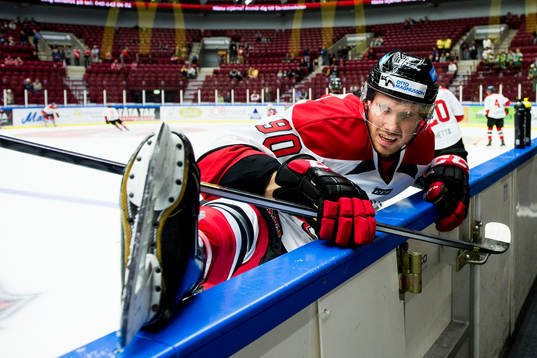 Malmö Redhawks Mattias Persson stretchar