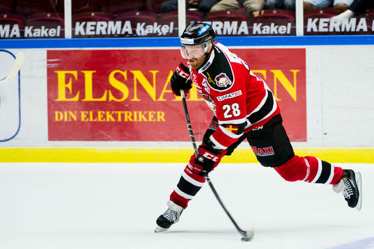 Malmö Redhawks Jens Olsson testar skott