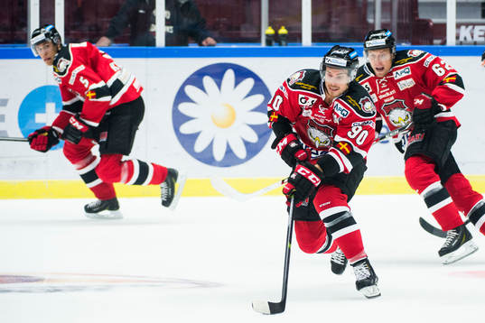 Malmö Redhawks Jon Knuts (tv) och Jens Jakobs (th) sticker