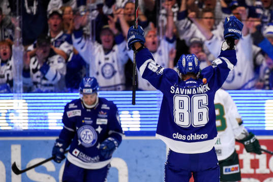 Leksands Veli-Matti Savinainen jublar