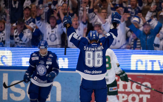 Leksands Veli-Matti Savinainen jublar