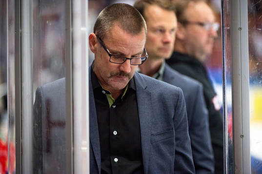 Färjestads huvudtränare Tommy Samuelsson lämnar båset
