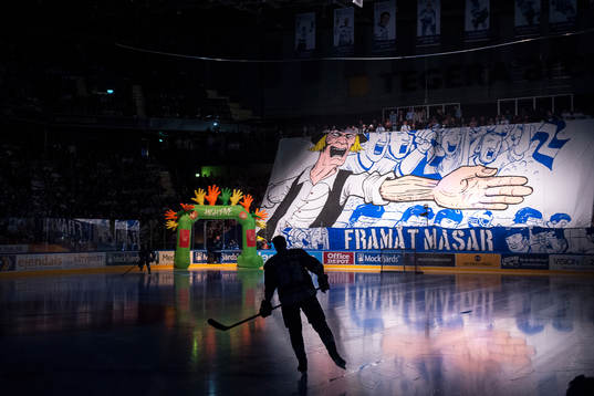 Tifo i Tegera arena före ishockeymatchen i SHL mellan