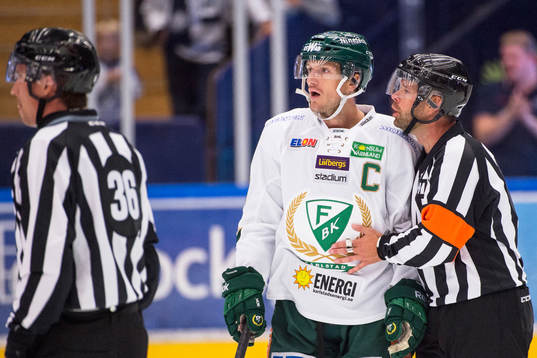 Färjestads Ole-Kristian Tollefsen blir utvisad för